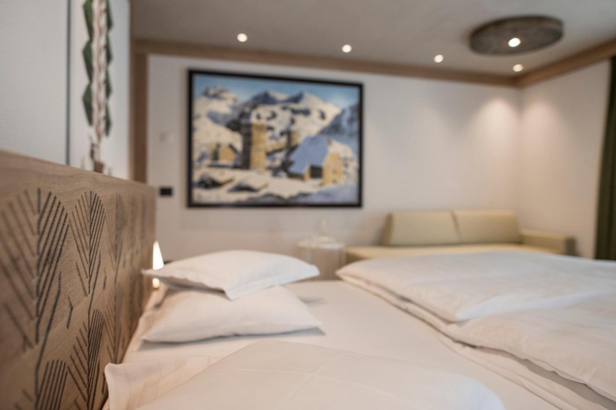 Posta Zirm Hotel Corvara In Badia Exterior photo